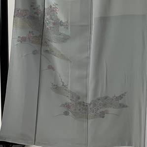 付下げ 身丈160.5cm 裄丈66cm M 袷 鏡裏文 花唐草 刺繍 青灰色 正絹 美品 秀品 【中古】の画像2