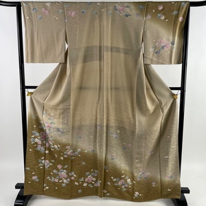 訪問着 身丈166.5cm 裄丈63.5cm S 袷 落款 梅 松葉 金彩 ぼかし 薄茶色 正絹 名品 一つ紋 【中古】