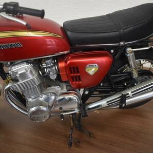 W4-49 【ジャンク品】 ミニチャンプス Honda CB 750 1968 Red Metalic Classic Bike Series ミニバイク オートバイ レッド 模型 現状品の画像3