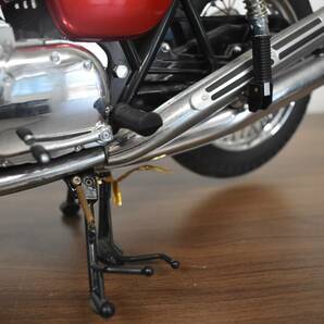 W4-49 【ジャンク品】 ミニチャンプス Honda CB 750 1968 Red Metalic Classic Bike Series ミニバイク オートバイ レッド 模型 現状品の画像5
