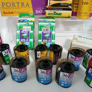 ジャンク APSフィルム PORTRA Polaroid含む カメラフィルム 未使用 期限切れ まとめて50個+ネガフィルムキャリア J804の画像6