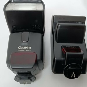 ジャンク Canon フィルムカメラ 2台 レンズ 2本 ストロボ 4台 + King Action V三脚 まとめて9台 動作未確認 同梱不可 J808の画像2