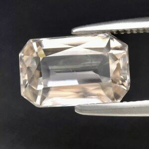  natural champagne zircon 2.33 Ct carat 