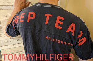 TOMMY HILFIGERトミーヒルフィガーバックプリントデカロゴTシャツ