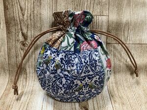 巾着袋 巾着　鳥　花　丸底　ハンドメイド ミニ巾着 drawstring bag handcrafted