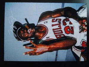 A4 額付き ポスター マイケルジョーダン 葉巻 バスケ NBA ブルズ Michael Jordan サインフォト 