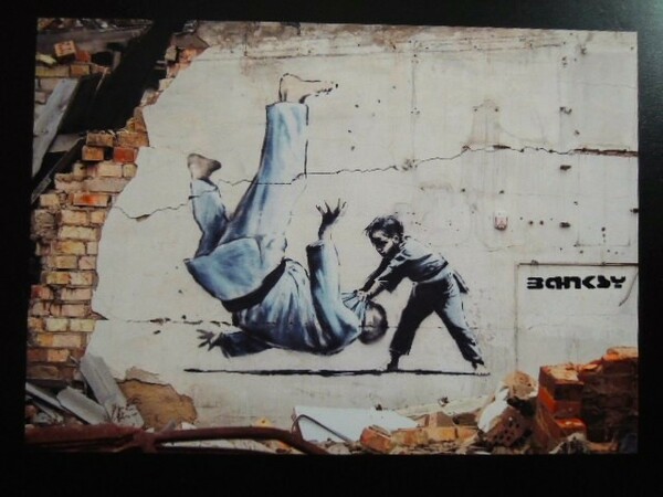 A4 額付き ポスター バンクシー ウクライナ banksy graffiti ukraine プーチン 柔道 judo 平和への祈り 反戦