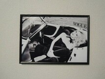 A4 額付き ポスター アルファロメオ 車 クラウディアシファー Claudia Schiffer モデル VOGUE フォト Alfa Romeo_画像3