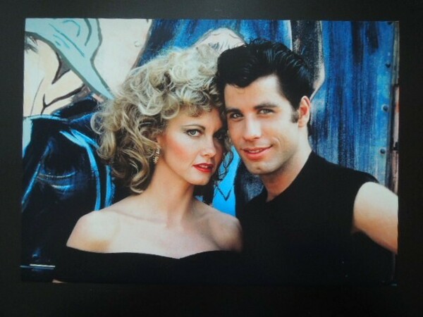 A4 額付き ポスター グリース Grease オリビアニュートンジョン 写真 ジョントラボルタ 髪 リーゼント 