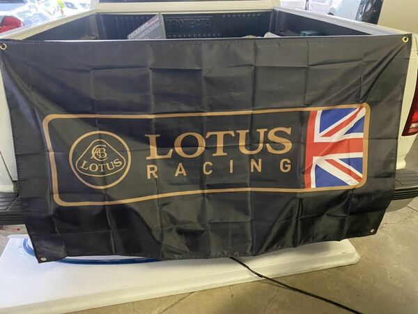 LOTUS ロゴ ロータス バーナー ロゴ フラッグ 旗 ガレージ 雑貨 アメリカン 装飾 看板 旗 ポスター グッツ インテリア 90×150