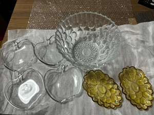 クリスタル ガラス製品☆大 ガラス ボウル 1個 + 皿（ぶどう）2個 + 皿（りんご）4個☆デザート ケーキ皿　フルーツポンチ