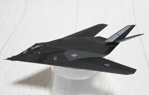  model power F-117 Nighthawk 37TFW USAF 828(84-828) 1/150 model power Lockheed STEALTH Stealth die-cast total length 13cm