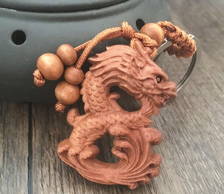 [Peach tree wood carving netsuke] ◆Dragon◆ Natural/Natural wood/Handmade/Handmade/Detailed carving/Key chain/Strap/Present/Good luck Feng Shui amulet, miscellaneous goods, key ring, handmade