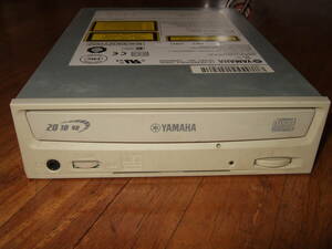 YAMAHA CD-R/RW CRW2200