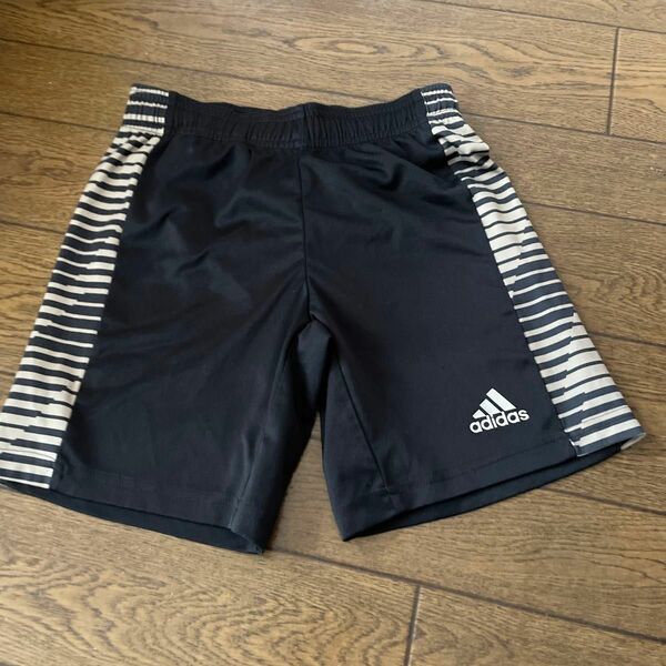 adidasサッカーキッズパンツ。中古品。