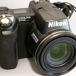 ④Nikon COOLPIX E5700 ニコン クールピクス デジタルカメラ 動作未確認 汚れありの画像2
