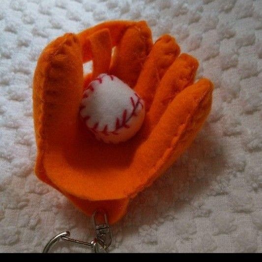 部活お守り 野球 フェルトグローブ オレンジ 右投げ用 ハンドメイド