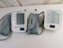 (k6884)OMRON オムロン 上腕式血圧計 HEM-7121と HEM-7130_画像1