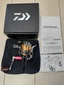 美品！ダイワ　15 イグジスト　2506PE-DH　zpiカーボンハンドルカスタム！　ウッド調ノブ！　アレススプール！