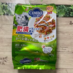 コンボ キャット 肥満が気になる猫用 まぐろ味・かつお節・小魚添え 700g（140g×5袋）×1個 日本ペットフード