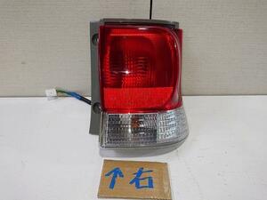 タント DBA-L375S 右テールランプ ブレーキランプ ストップランプ　純正品番81550-B2240 管理番号AA0043