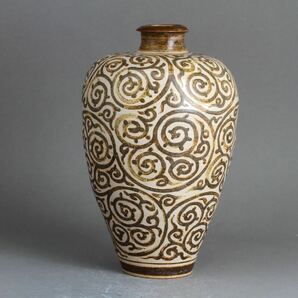 【久】1847 磁州釉巻草紋梅瓶 時代品  唐物 中国美術 の画像1