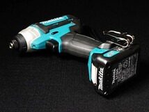 【未使用に近い】makita マキタ インパクトドライバー TD110DSHX 10.8V 工具 DIY ケース 充電器 バッテリー2個 説明書 付属品付 動作OK！_画像5