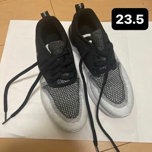 NIKE スニーカー　ランニングシューズ　ウォーキングシューズ　23.5㎝