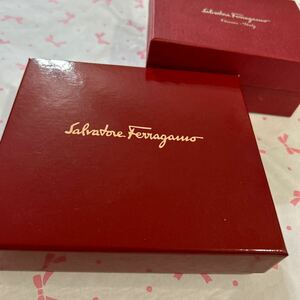 サルバトーレ フェラガモ　SalvatoreFerragamo サイフ　箱　空箱 付属品　空き箱　BOX　収納 ケース　プレゼント　財布