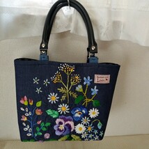 ハンドメイド* 巾着トートバッグ*本革持ち手*お花の手刺繍*裏地がごわつかない_画像1