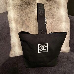 CHANEL シャネル　バッグ　ハンドバッグ　