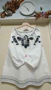 【美品】★SHOO＊LA＊RUE(ワールド)★涼しげな色合いで花柄刺繍がお洒落な揺ったりブラウス♪サイズ／L