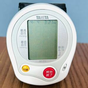 n011 手首式血圧計 タニタ TANITA ホワイト 健康器具 電子血圧計 BP-512 2020年製 ケース付きの画像6
