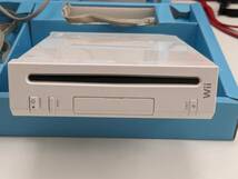 【RG-1714】【1円～】Nintendo Wii 本体/コントローラー3個/ゲームソフト4つ セット 通電確認済み 本体すべり止め溶け有 中古 保管 現状品_画像7