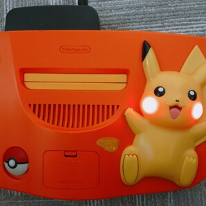 Nintendo64 ピカチュウ オレンジ ＆ イエロー 、ホリコントローラー×2 個、電源コード の画像2