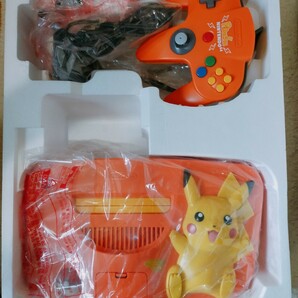 Nintendo64 ピカチュウ オレンジ ＆ イエロー 、ホリコントローラー×2 個、電源コード の画像1