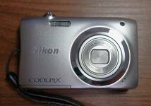 Nikon ニコン COOLPIX A100 クールピクス コンパクト デジタル カメラ 動作品 バッテリー、ケース、取説、ケーブル、充電器付き_画像2