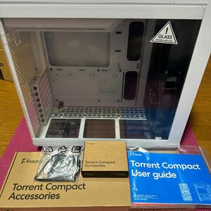【オーディオ端子破損】Fractal Design Torrent Compact White TG Clear Tint ミドルタワー型PCケース