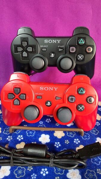 PS3 DUALSHOCK3 デュアルショック３ブラックとディープ・レッド1個おまけUSBケーブル1本