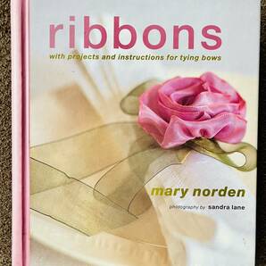 ribbons with projects and instructions for trying bows / Mary Norden  リボンをうまく使って生活に華をの画像1