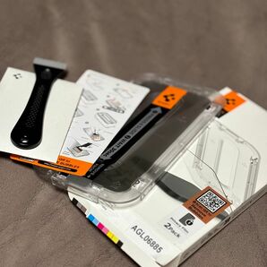 Spigen EZ Fit 覗き見防止 ガラスフィルム iPhone15 Plus