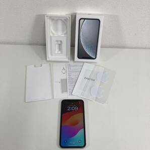 G※ Apple iPhone XR 128GB バッテリー 82% MT0J2J/A ホワイト SIMロック あり 初期化済み 利用制限◯ キャリア au 傷 汚れ 有り 箱付き の画像1