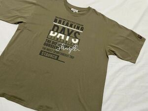 n●大きいサイズ　５L●新品●エイジプリントロゴ　袖ワッペンロゴ　カジュアル半袖Tシャツ●カーキ