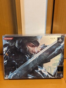 ★新品未開封★PS3 METAL GEAR RISING REVENGEANCE ORIGINAL SOUND TRACK PREMIUM PACKAGE EDITION【箱裏面凹みあり】