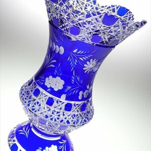 n295 Meissen マイセン クリスタル 高級シリーズ 青被せ グラヴィールカット フラワーブーケ 脚付 大型 ベース 花瓶 飾壷 31cmの画像3