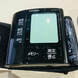 シチズン電子血圧計（手首式） CH-657F-BK ブラック 薄さ15mmで胸ポケットにも収まる携帯型。