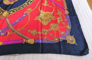 ◆TRUSSARDI(トラサルディ)　大判スカーフ　濃紺(ネイビー)×鮮やかな赤　ジャガード織　88cm×88 cm　送料無料◆ 