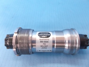 中古美品　シマノ　オクタリンクBBセット　BB-5500　イタリアン70ｍｍ　Ｍ36-24山　軸長109.5ｍｍ