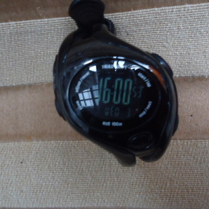 ナイキ スポーツ用 デジタル腕時計 TRIAX SWIFT ｓ100m防水 ストップウオッチ アラーム 646 電池交換済 動作品 の画像1