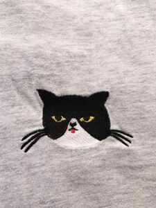 グラニフ　猫刺繍Tシャツ